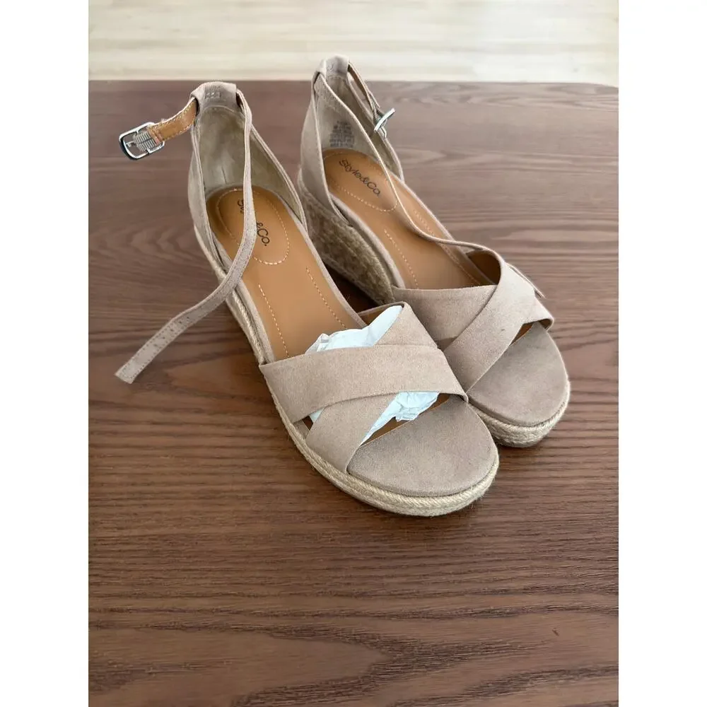 Style & Co. feminine detail